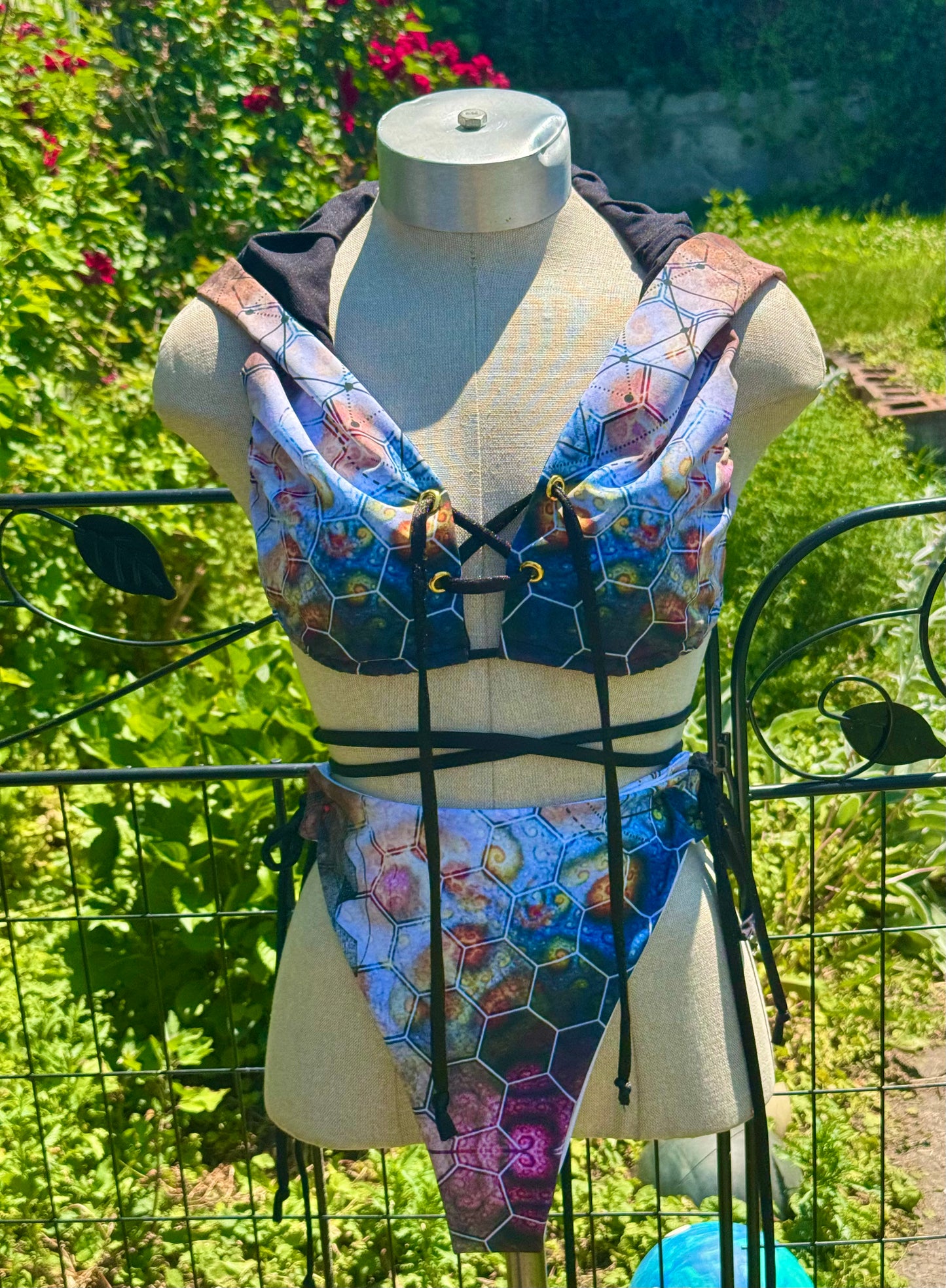Hooded Isis bikini Top Medium